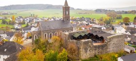 Kirche und Burgruine Ellar