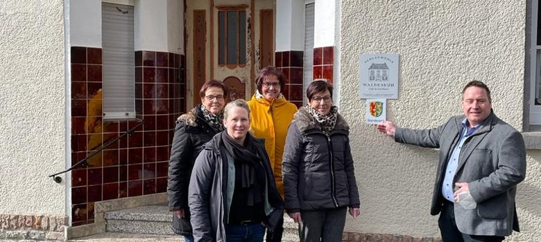Übergabe des Widmungsschildes für das Standesamt Übergabe des Widmungsschildes für das Standesamt